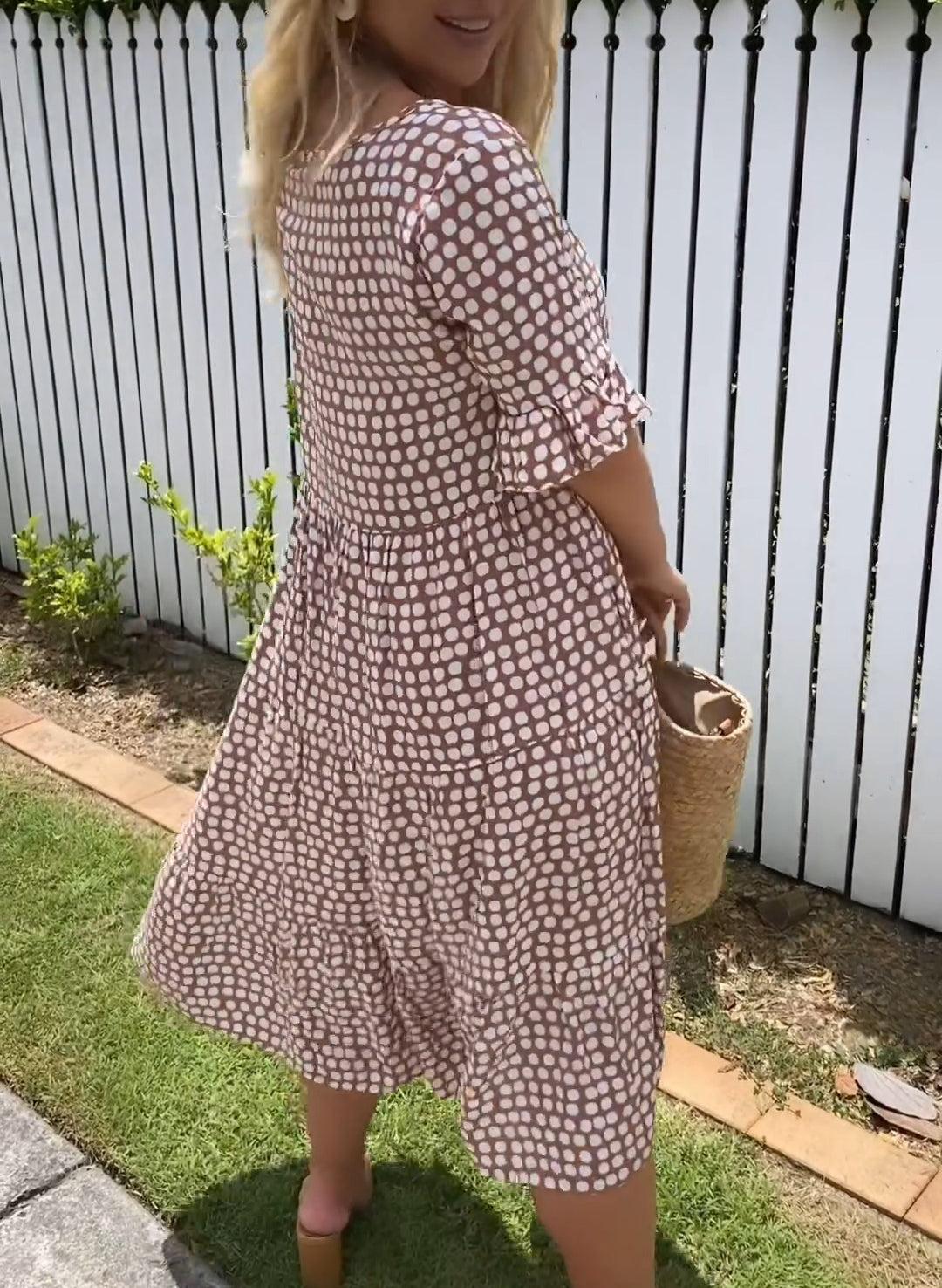 ZORA | Robe midi à manches courtes en sable | Maya Deauville