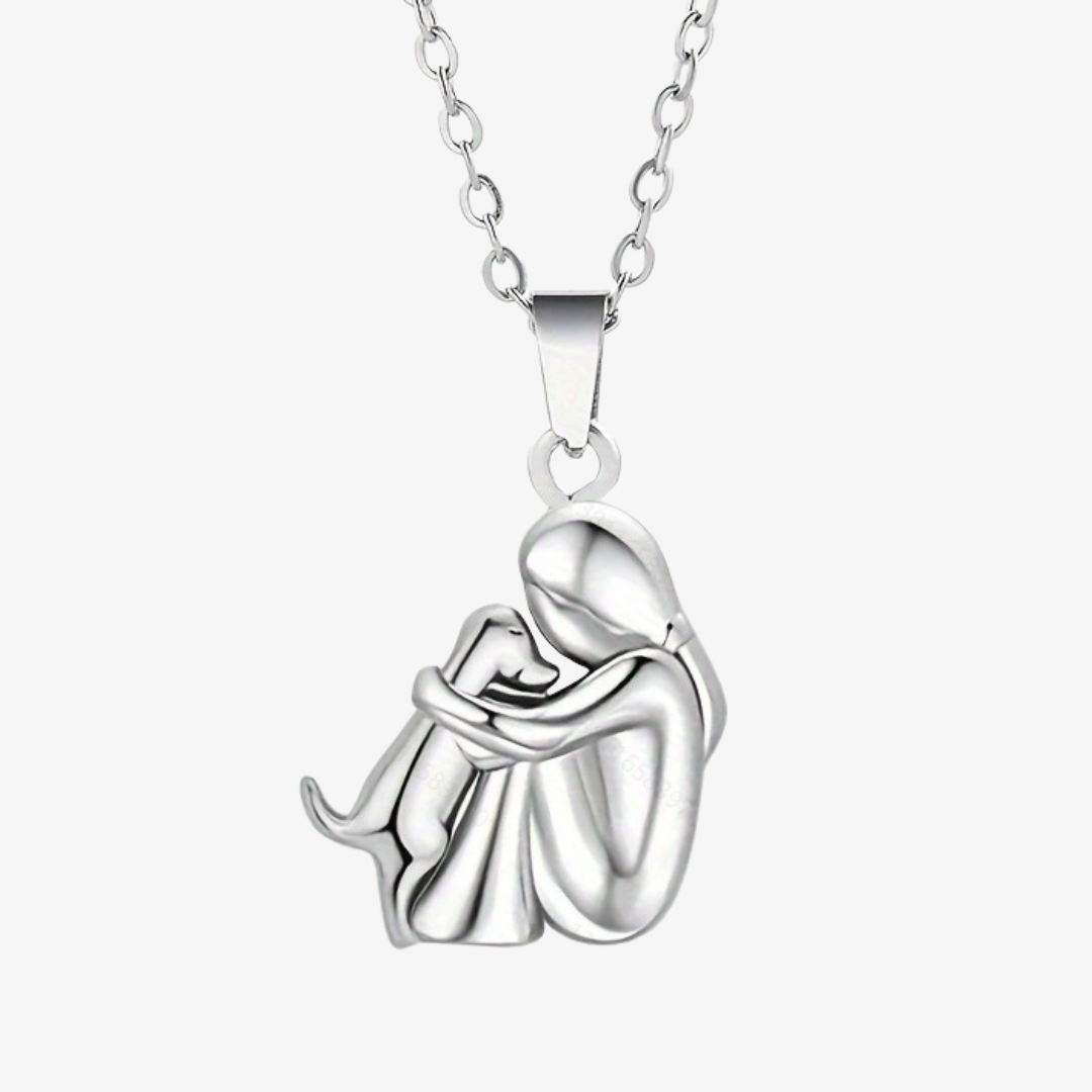 Olivia™ – Collier avec pendentif en forme de chien | Maya Deauville