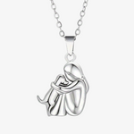 Olivia™ – Collier avec pendentif en forme de chien | Maya Deauville