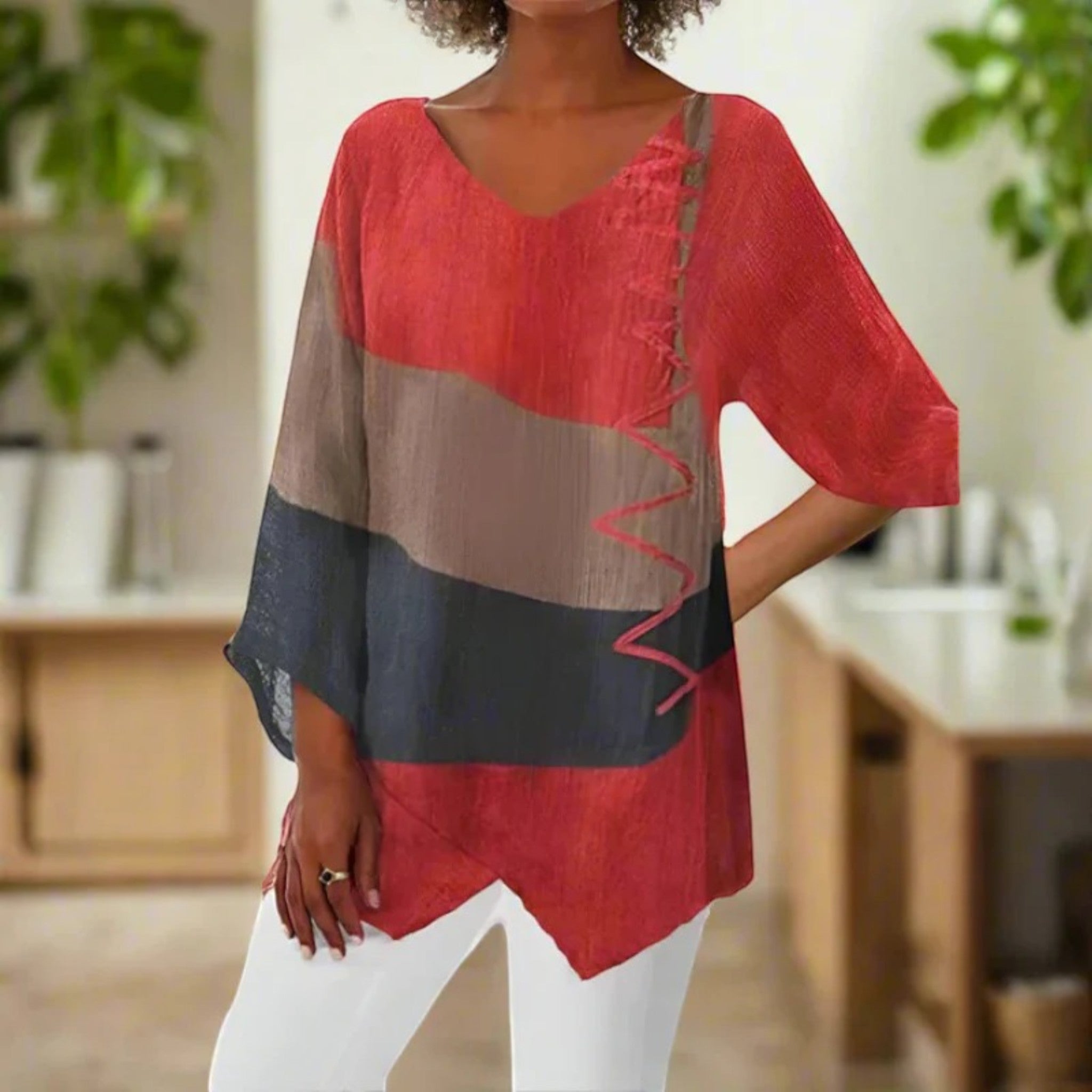Rita – Blouse décontractée à V | Maya Deauville