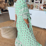 MANA | Robe midi florale chic à col en v | Maya Deauville