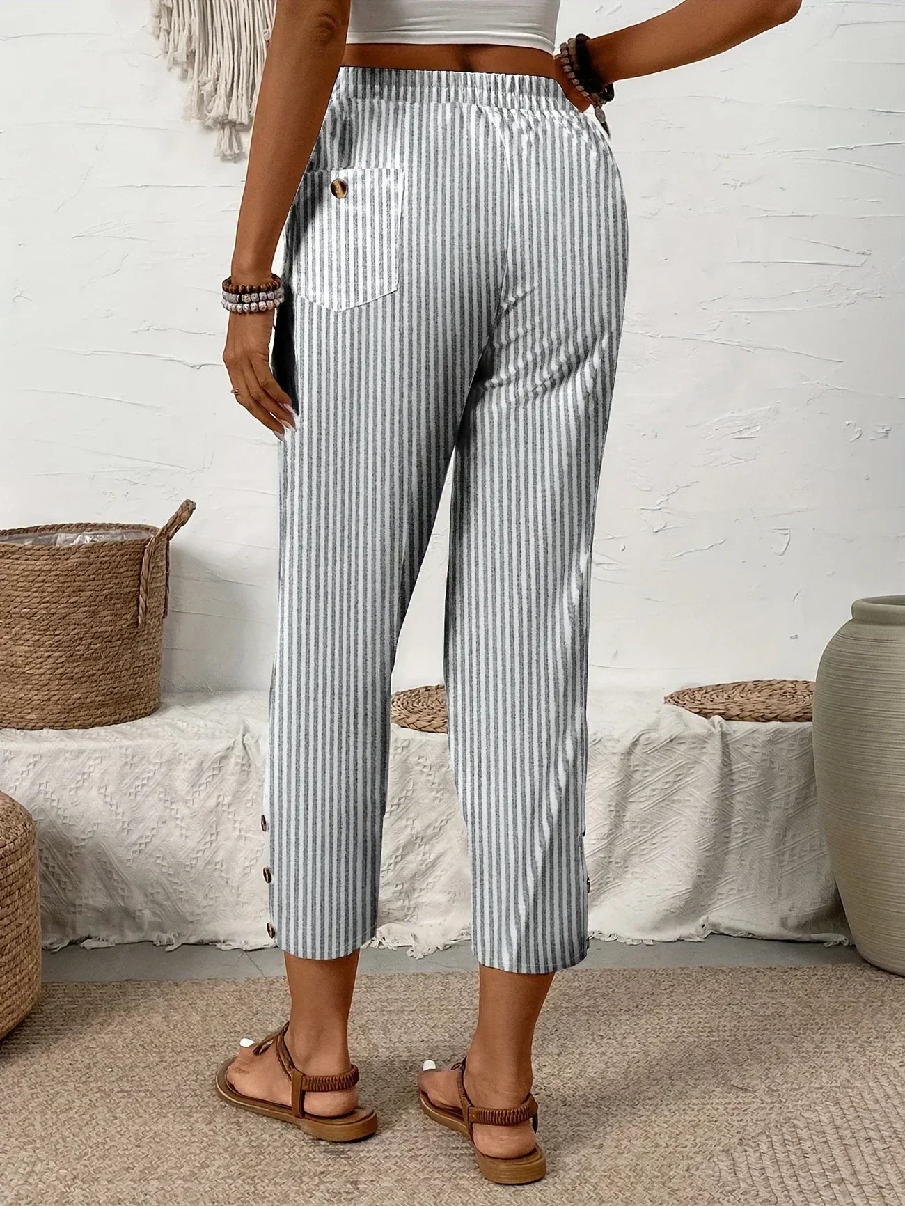 Daphné | Pantalon estival rayé avec détails de boutons élégants | Maya Deauville