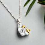 Olivia™ – Collier avec pendentif en forme de chien | Maya Deauville