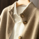 Margaux™ | Cardigan classique à boutons camel | Maya Deauville