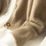 Margaux™ | Cardigan classique à boutons camel | Maya Deauville