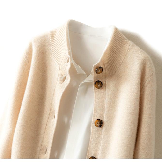 Margaux™ | Cardigan classique à boutons camel | Maya Deauville