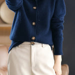Margaux™ | Cardigan classique à boutons camel | Maya Deauville