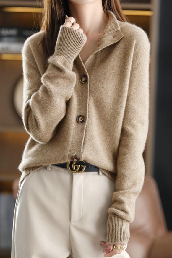 Margaux™ | Cardigan classique à boutons camel | Maya Deauville