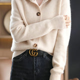 Margaux™ | Cardigan classique à boutons camel | Maya Deauville