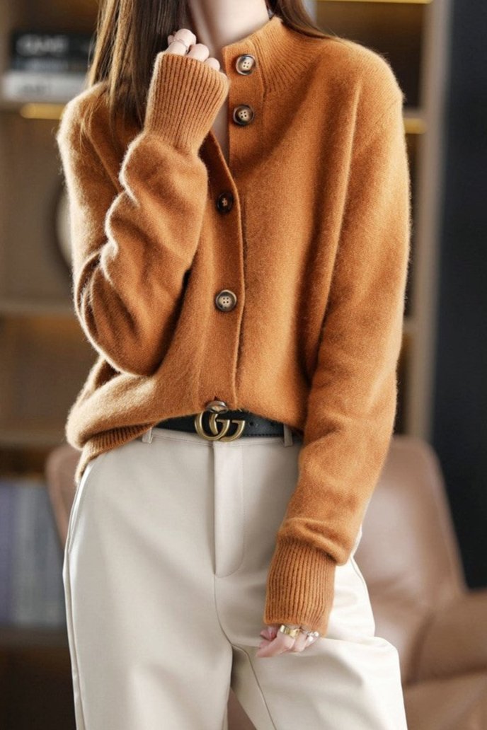 Margaux™ | Cardigan classique à boutons camel | Maya Deauville