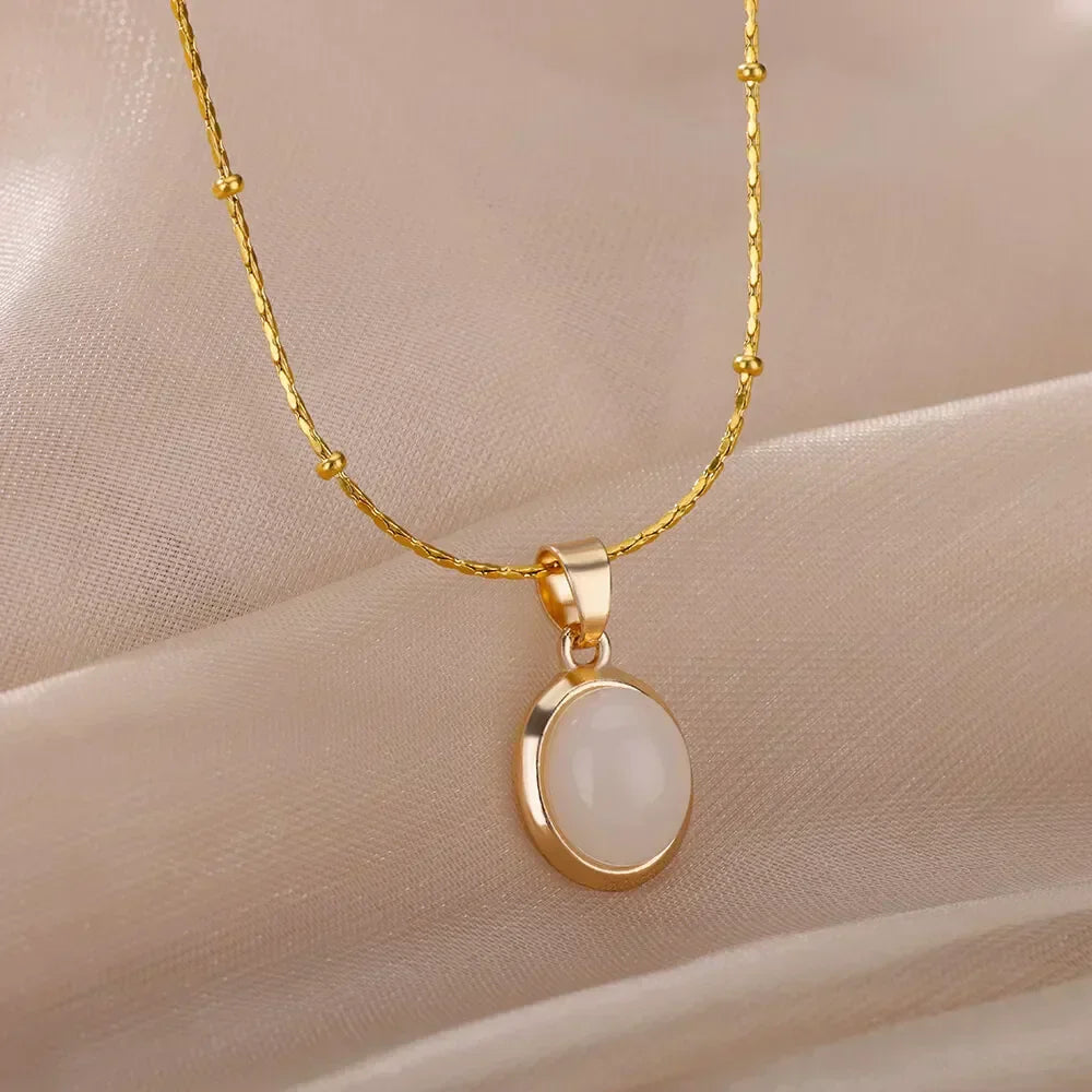 Collier Pendentif Goutte d’Eau en Opale en Acier Inoxydable Doré Chic | Maya Deauville