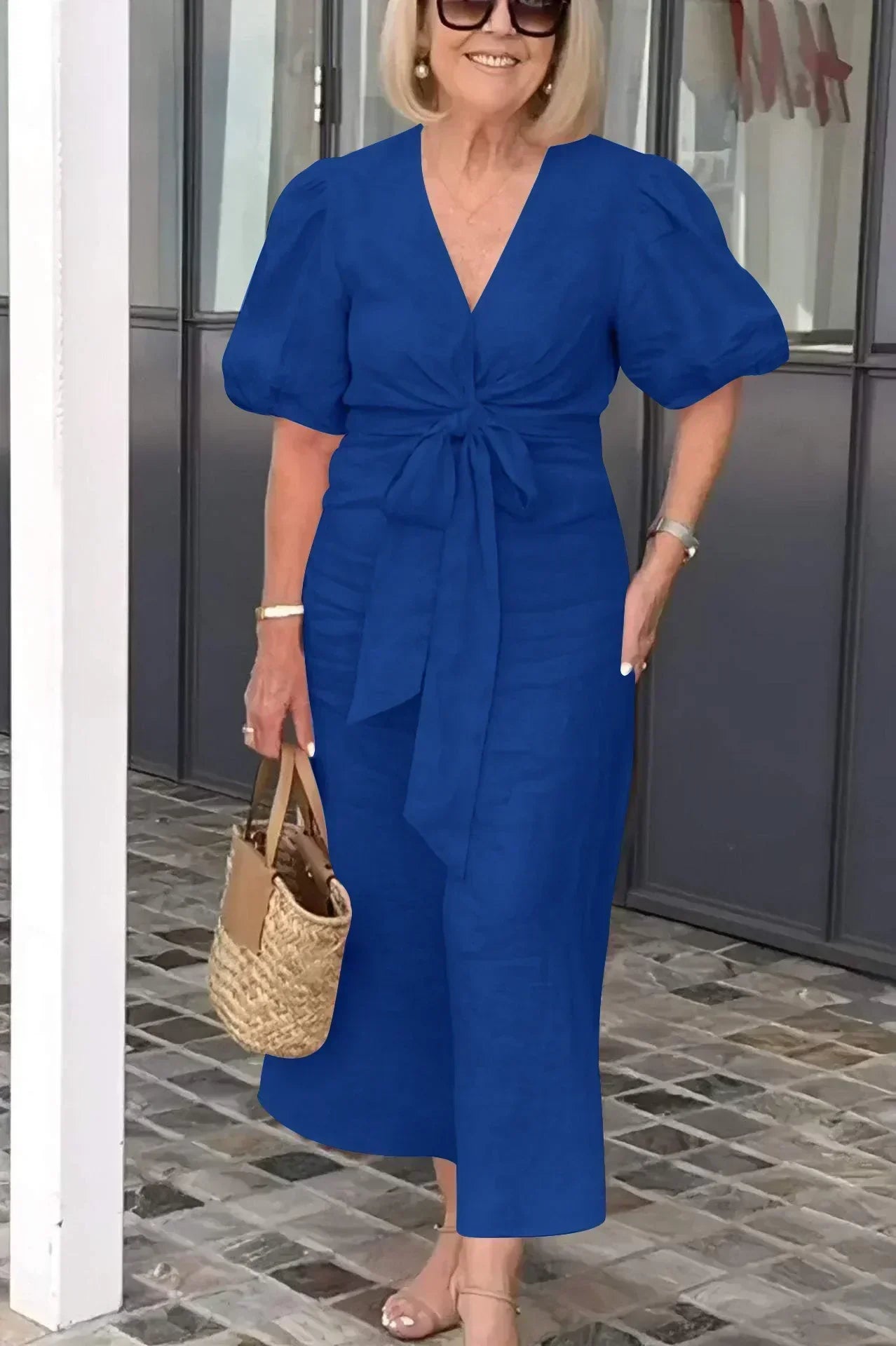 LYNORA | Robe midi élégante à encolure en v | Maya Deauville
