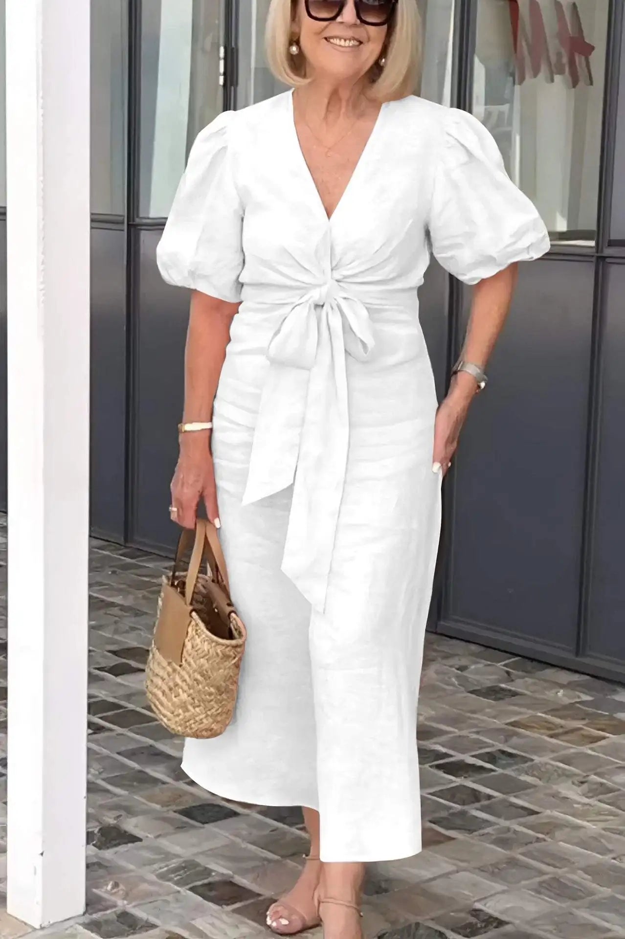 LYNORA | Robe midi élégante à encolure en v | Maya Deauville