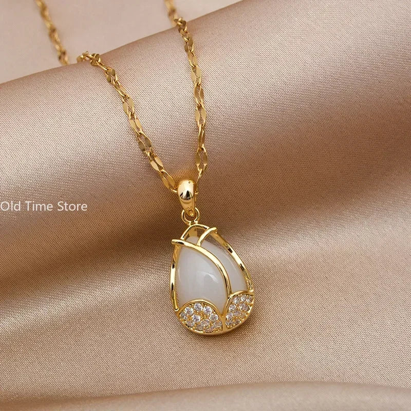 Collier Pendentif élégant en Cristal Rose et Or | Maya Deauville