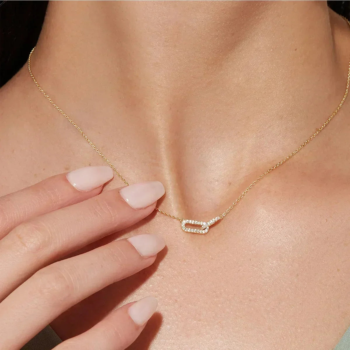 Collier Pendentif Fleurs Métalliques Élégant | Maya Deauville