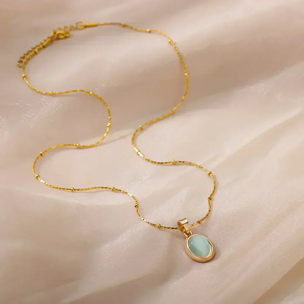 Collier Pendentif Goutte d’Eau en Opale en Acier Inoxydable Doré Chic | Maya Deauville