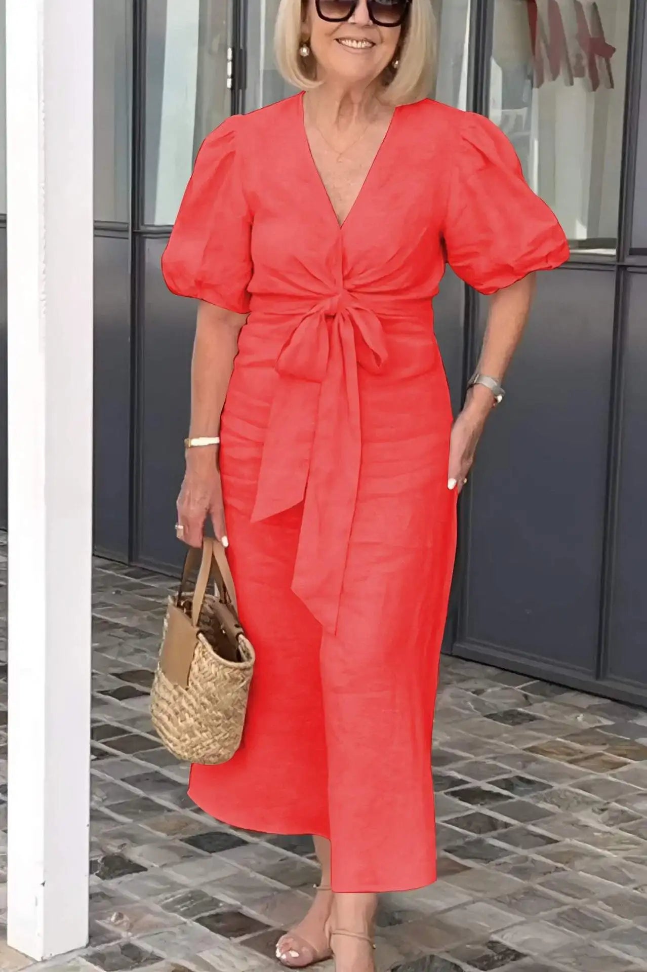 LYNORA | Robe midi élégante à encolure en v | Maya Deauville