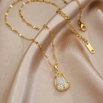 Collier Pendentif élégant en Cristal Rose et Or | Maya Deauville