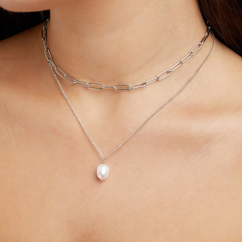 Collier élégant avec Perles Suspendues | Maya Deauville