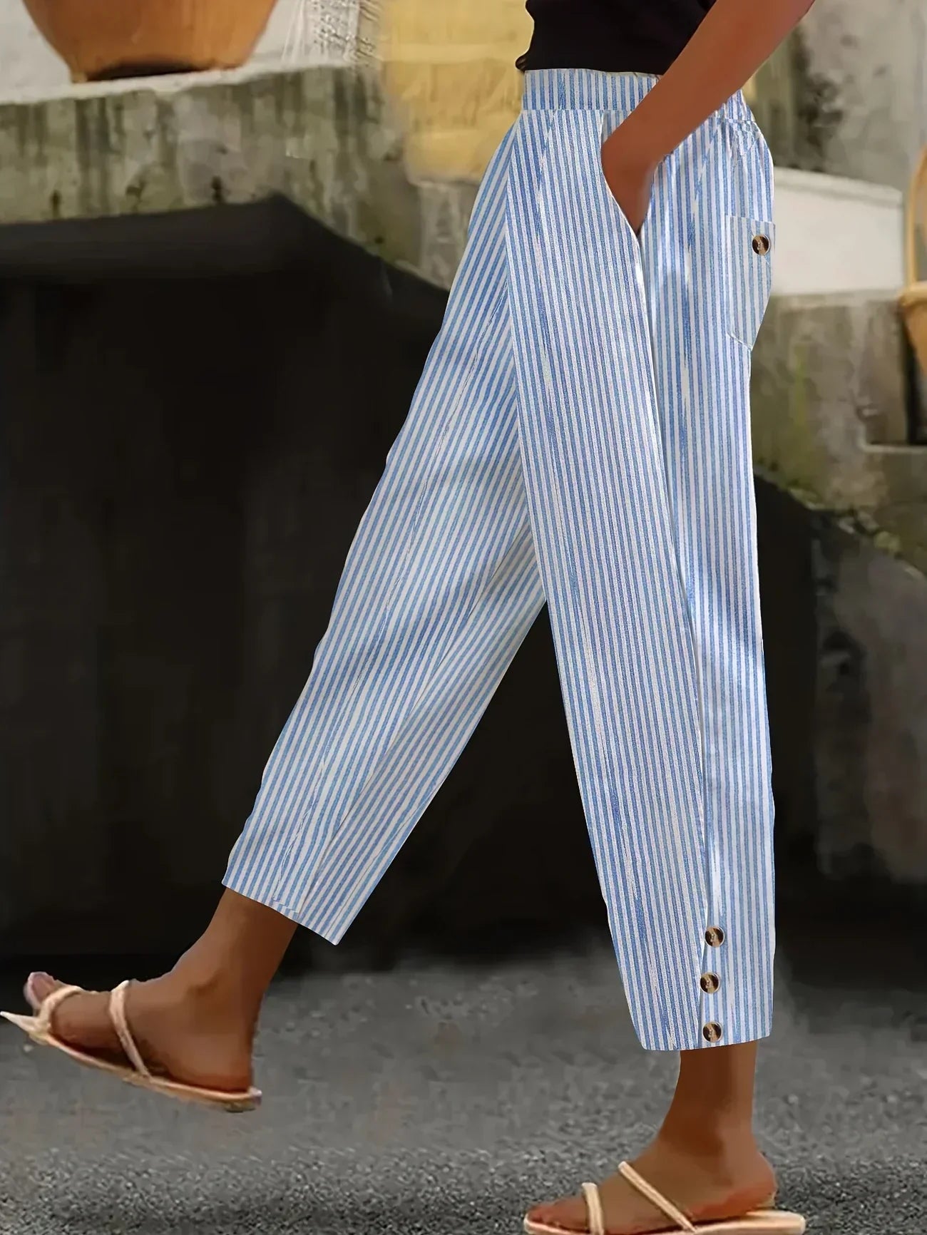 Daphné | Pantalon estival rayé avec détails de boutons élégants | Maya Deauville