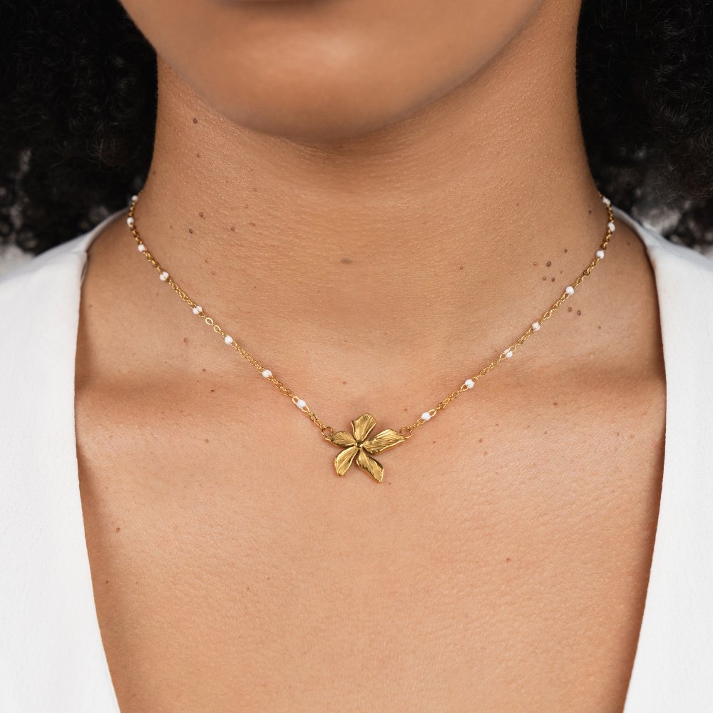 Collier élégant en Or Couleur avec Fleurs | Maya Deauville