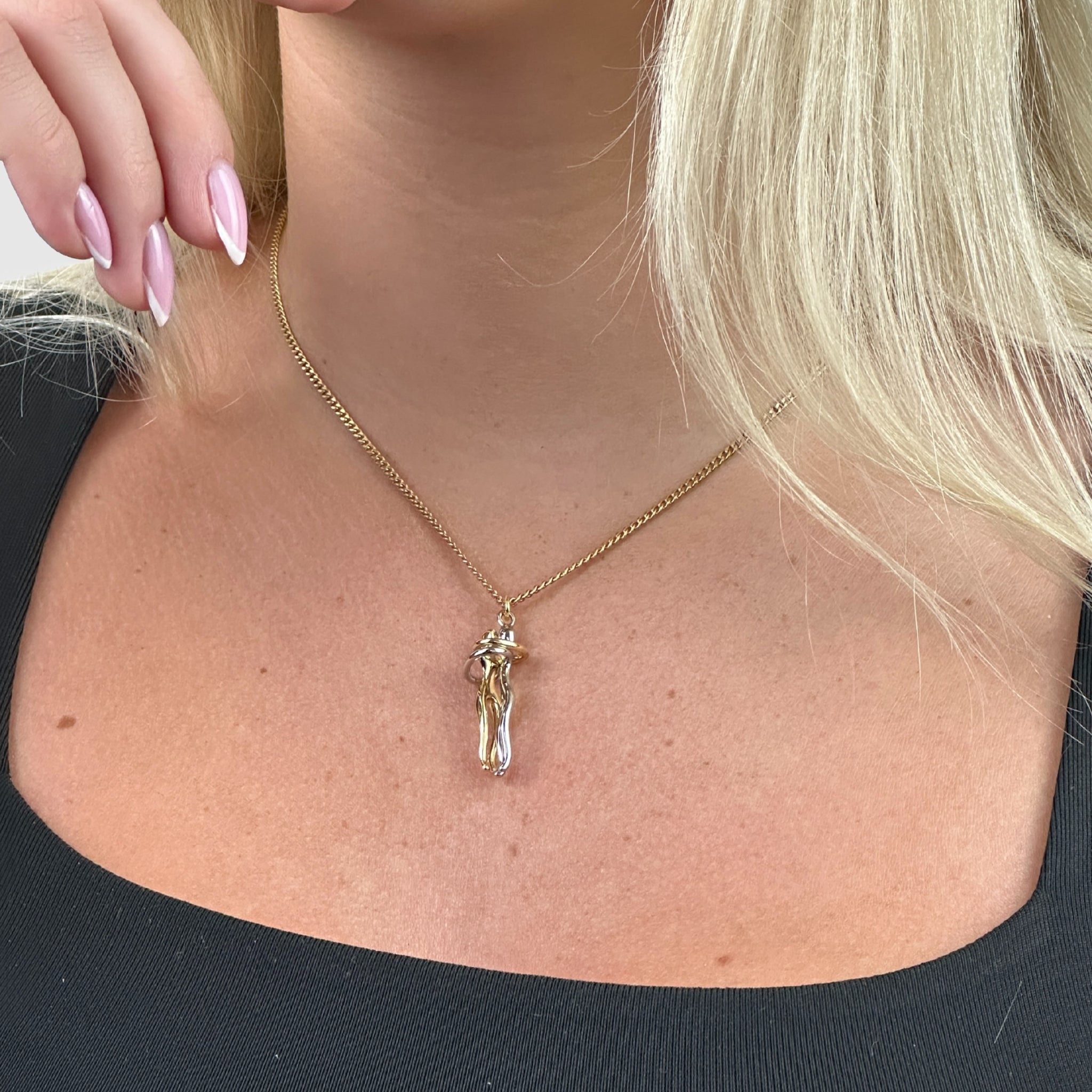 Améthysa™ – Le collier du câlin, symbole d’amour et de tendresse | Maya Deauville